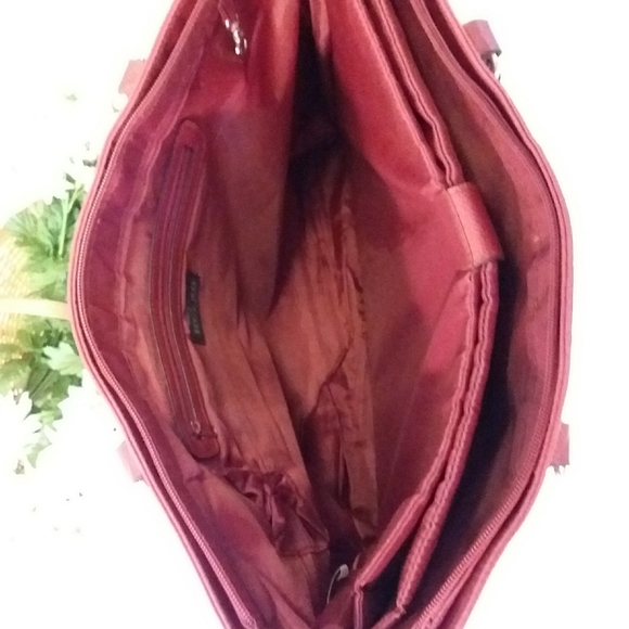 Bueno Burgundy Bag - Picture 8 of 10